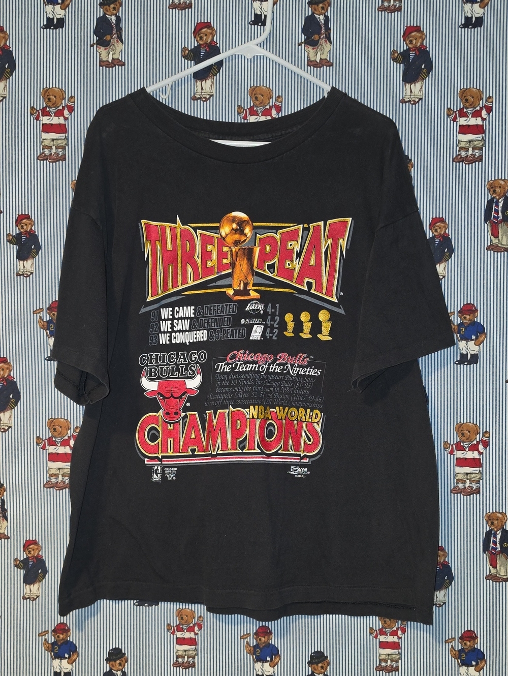 Vintage 90s Salem Chicago Bulls 'Three-Peat' Champions Graphic Tee XL